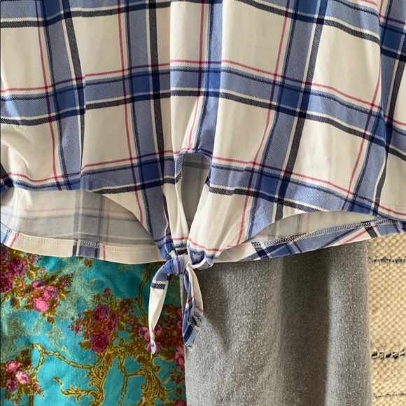Never worn! Plaid top with bottom tie! - Picture 2 of 2